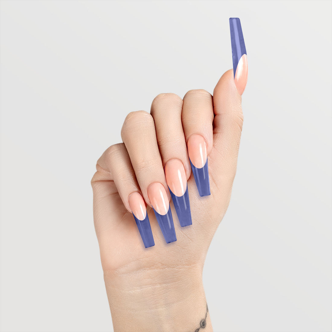 Swatch fpr Chaun Legend Glaze Gel Polish bottle Grape Sangria LGG10. Professional gel polish, 15 ml (0.5 fl oz), featured in the Glaze Collection