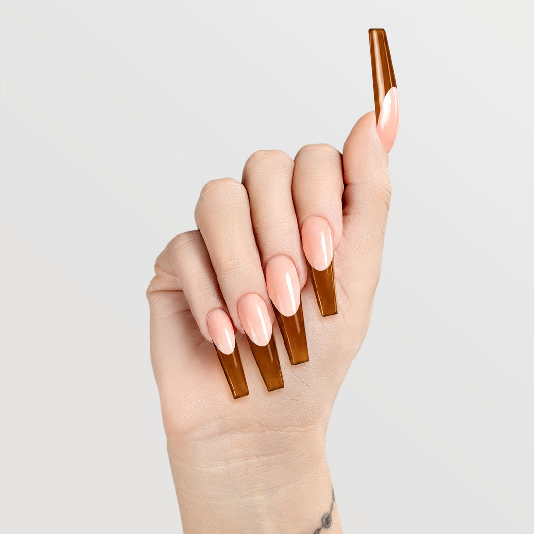 Swatch for Chaun Legend Glaze Gel Polish bottle Chaun-yacRoyale LGG11. Professional gel polish, 15 ml (0.5 fl oz), featured in the Glaze Collection